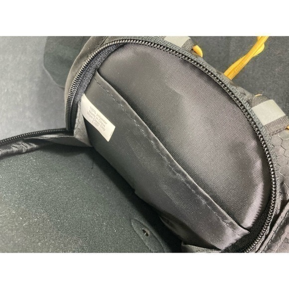 Runner's World Fanny Pack Running Belt Waist Bag Jogging Gear Accessory Black - Picture 8 of 10